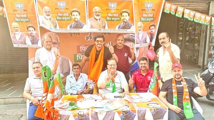 Subhash Chauhan of Dehra has been continuously setting up BJP booth since 1974.