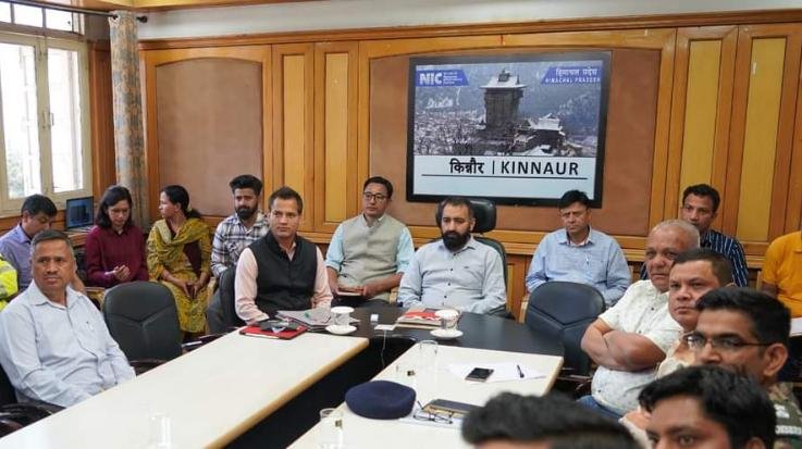 Kinnaur: Deputy Commissioner Kinnaur held a meeting with officials on disaster management.