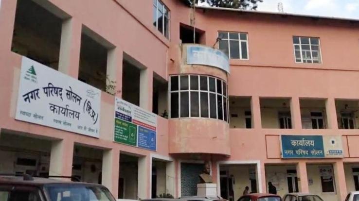 Mayor and former mayor of Municipal Corporation Solan declared ineligible