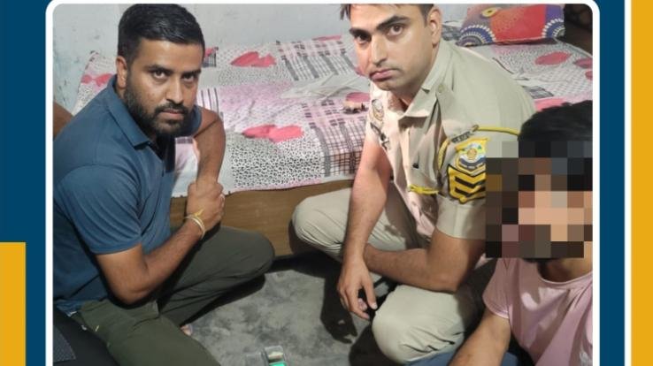 Hamirpur police arrested a person with 2.42 grams of heroin.