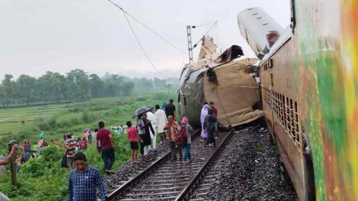 Bengal: 5 people died in Kanchenjunga Express accident, Railway Minister called the accident unfortunate