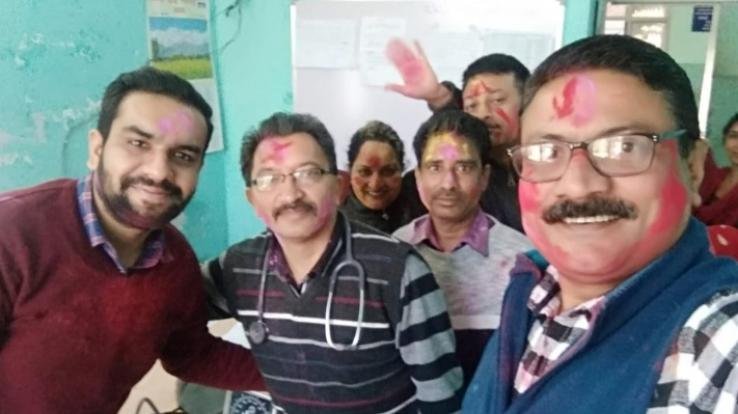 बिलासपुर के गली मोहल्लों में होली की धूम 