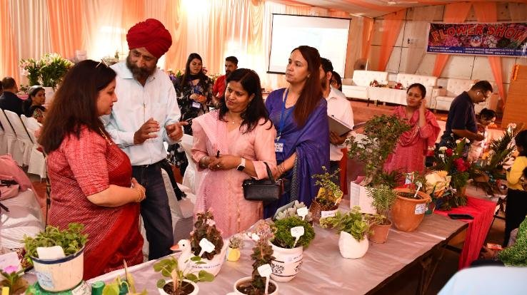 Solan: Gagan Deep of Jhajha village won the Flower of the Show award.