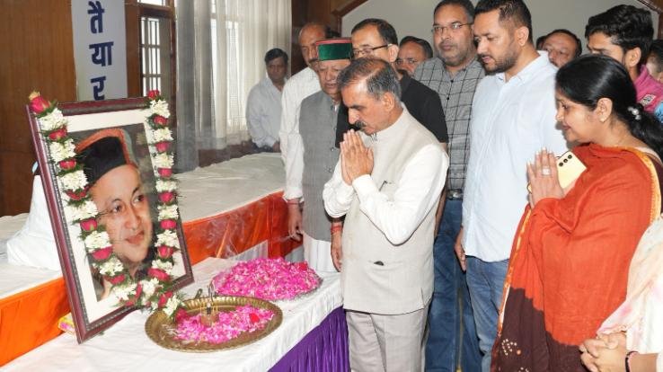 Chief Minister paid tribute to Virbhadra Singh on his birth anniversary