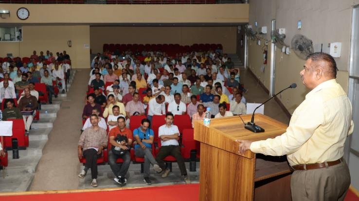 General Observer presides over training program for Presiding Officers