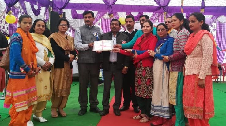 राजकीय प्राथमिक केंद्र पाठशाला गेहड़वीं को सर्वश्रेष्ठ पाठशाला प्रबंधन समिति से नवाजा 