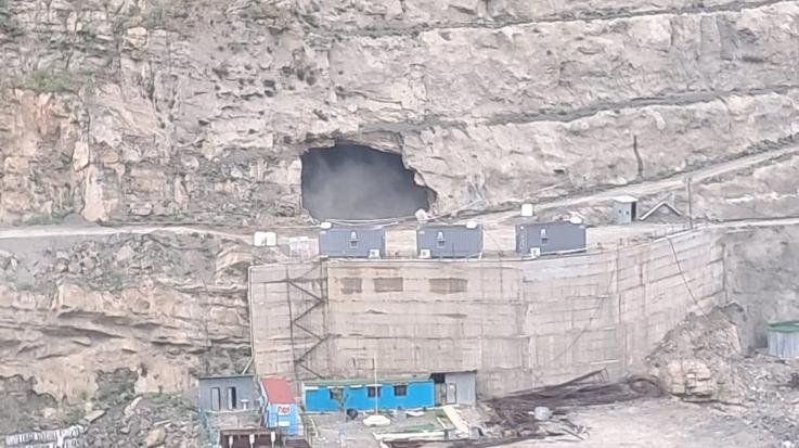 Rampur: After the subsidence of the diversion tunnel, now there is a crater above the outlet.