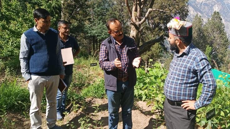 Deputy Commissioner Kinnaur inspected Fruit Progeny and Demonstration Garden Center Boktu