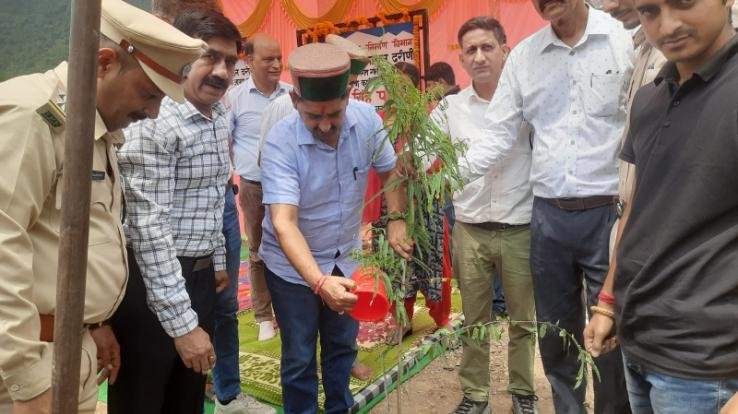 All panchayats of Dharkandi area will get road facility: Kewal Singh Pathania
