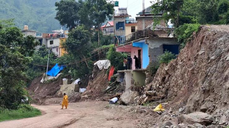 Negligence in cutting of NH near Talyahad in Mandi, 8 houses in danger