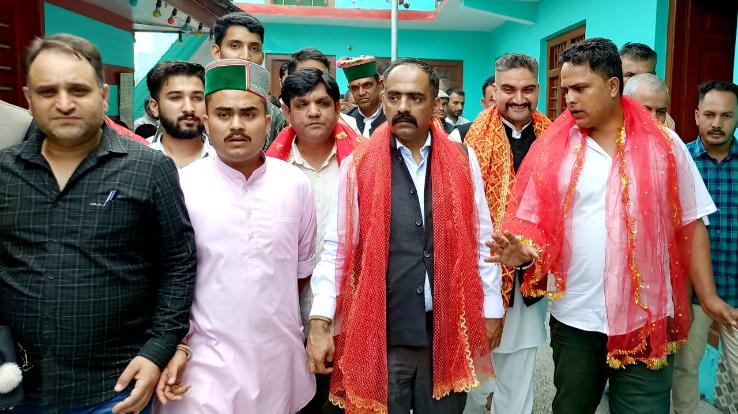 Karsog: Rural Development and Panchayati Raj Minister Anirudh Singh reached the original Manhunag temple for the first time.