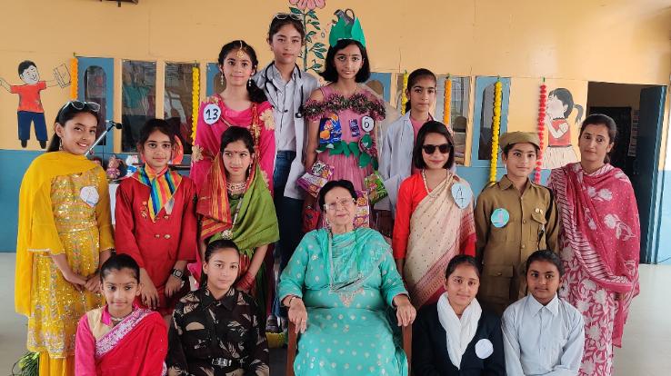 Solan: Adorable performance of little ones in the senior section of Dayanand Adarsh ​​Vidyalaya.