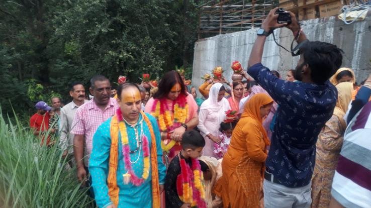 Kunihar: Four-day Krishna Bhagwat Katha started in Banke Bihari Temple Pattabarori.