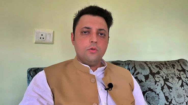 Public Works Minister reverses his statements as soon as he crosses the border of Himachal: Ashray Sharma