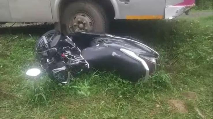 Jawali: Bus and scooter collide in Ranota, female teacher dies
