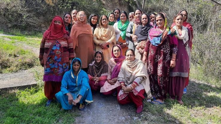 कोरोना से लड़ाई में महिला मंडल की पहल