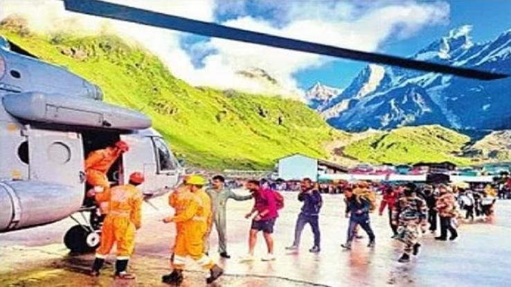 Kedarnath: 1500 devotees stranded on the way, rescue underway by air and foot.