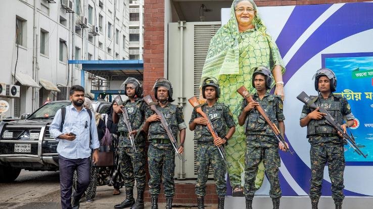 Sheikh Hasina left the country, Bangladesh Army Chief announced the formation of interim government