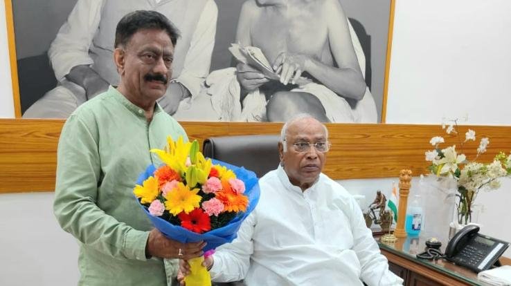 Kuldeep Rathore met many leaders including Mallikarjun Kharge