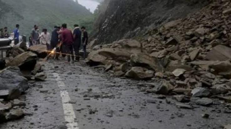 Vehicular movement disrupted on 116 roads due to landslides in Himachal, heavy rain alert till August 20