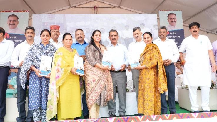 CM distributed tablets to primary teachers, inaugurated Chief Minister Child Nutritious Food Scheme