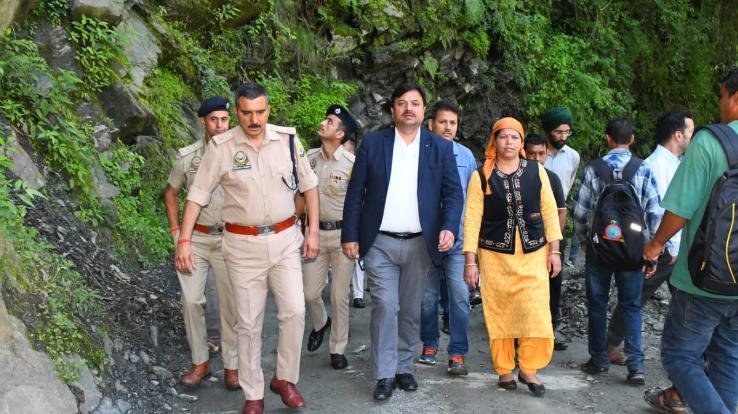 Rampur: Road broken due to cloud burst in Taklech restored, DC and SP inspected