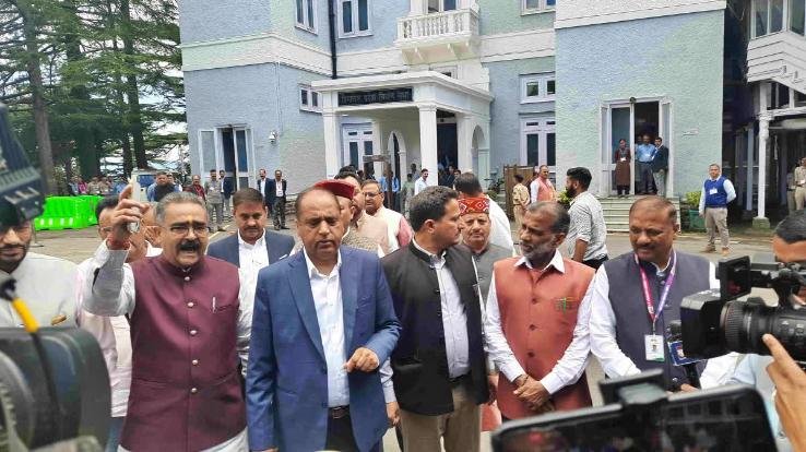 Himachal: Opposition created ruckus in the House on the first day of monsoon session