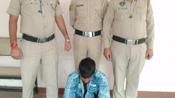 Kullu: 720 grams of hashish and 7 liters of illicit liquor recovered from a youth of Rajasthan near the drain on Manikarna Road.