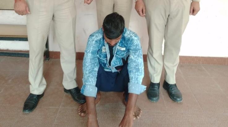 720 grams of hashish recovered from a youth of Rajasthan near a drain left on Manikarna Road.