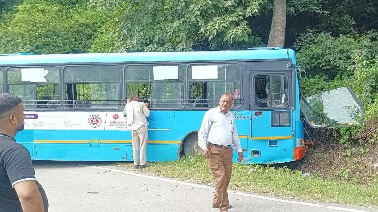 Dehra Depu bus suddenly collides with parapet near village Banudi Gaushala