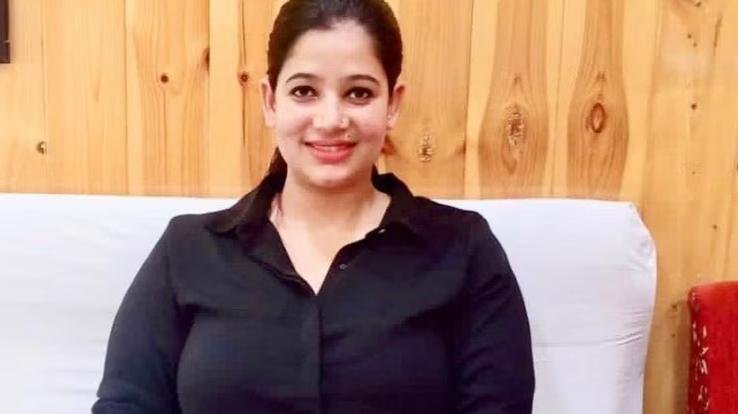 Himachal Pradesh's famous HAS officer Oshin Sharma got notice