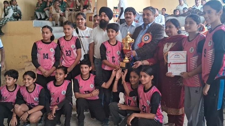 District level under 14 girls sports competition concluded in girls school Kunihar