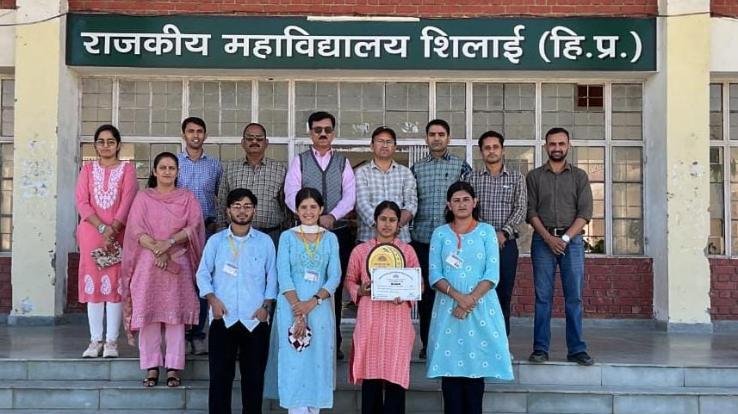 'State level inter college' function organized under 'Official Language Hindi Campaign' at Gaiety Theatre.