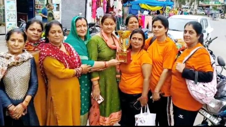 Women's team of Hotkot Kunihar dominates the tug of war competition of Sawyer Fair