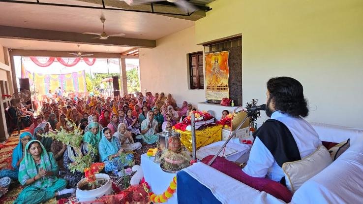 Indora: Shrimad Bhagwat Katha Mahotsav being celebrated in Nagliyan Chak.