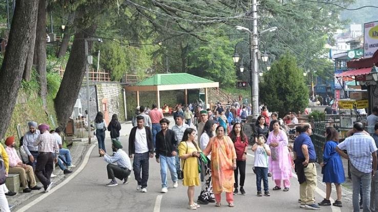 Himachal: Tourists are liking the valleys of Kinnaur, Lahaul-Spiti, advance booking in hotels.