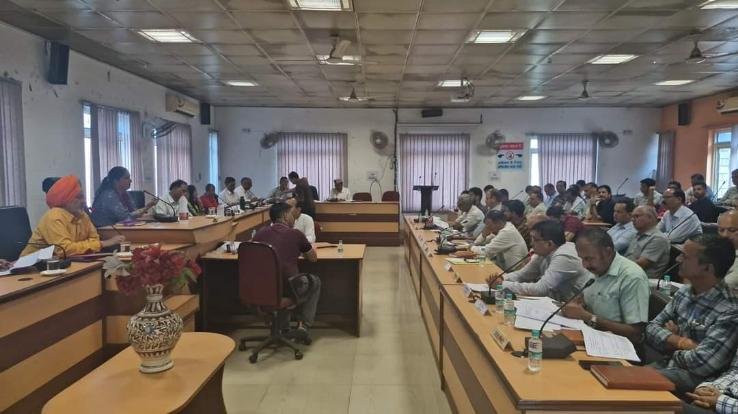 District Council meeting held in Bilaspur, issues of roads, electricity and water discussed