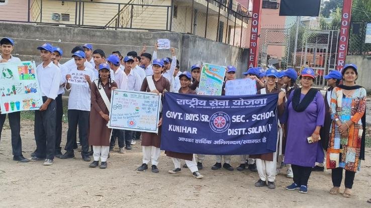 NSS volunteers of student school Kunihar gave the message of cleanliness