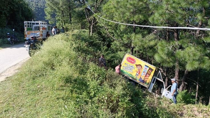 Padhar: Jeep rolled down the road due to steering locked, two persons injured