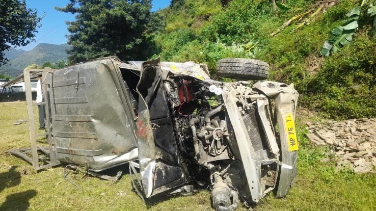 Mandi: Accident occurred on Shiva Badar road, jeep rolled into a deep ditch, driver died.