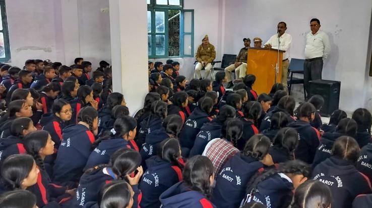 Padhar: Students of Barot School took pledge for wildlife conservation.