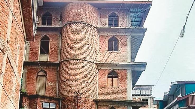 Shimla: If Sanjauli Masjid Committee itself does not demolish the illegal construction, the Municipal Corporation will get it removed and will also recover the expenses.