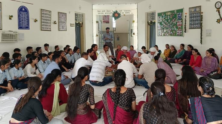 Indora: New session of B.Ed started in Minerva College with chanting of mantra.