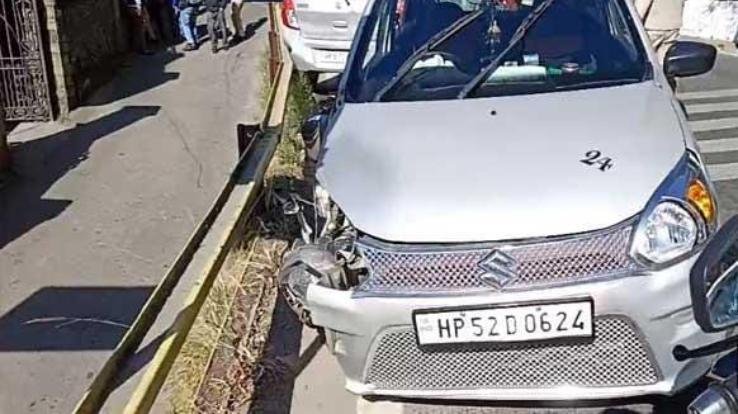 Two vehicles collide in Himland, Shimla, driver injured