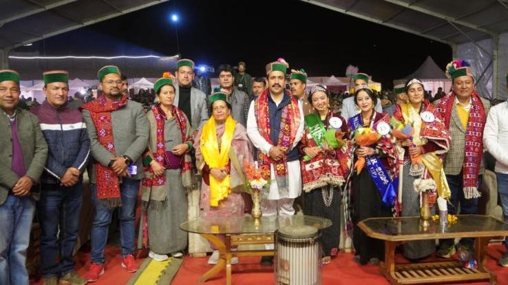 The third cultural evening of the state level Kinnaur Mahotsav was celebrated in the name of Himachali artists.