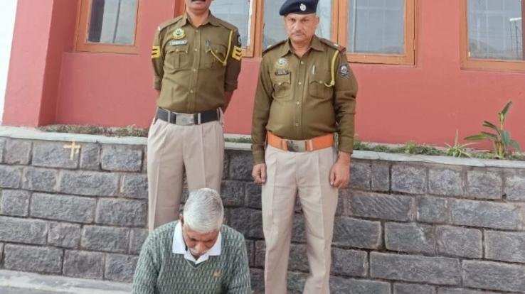 Solan: Police arrested a person who cheated more than Rs. 7.25 lakh in the name of installing lift.