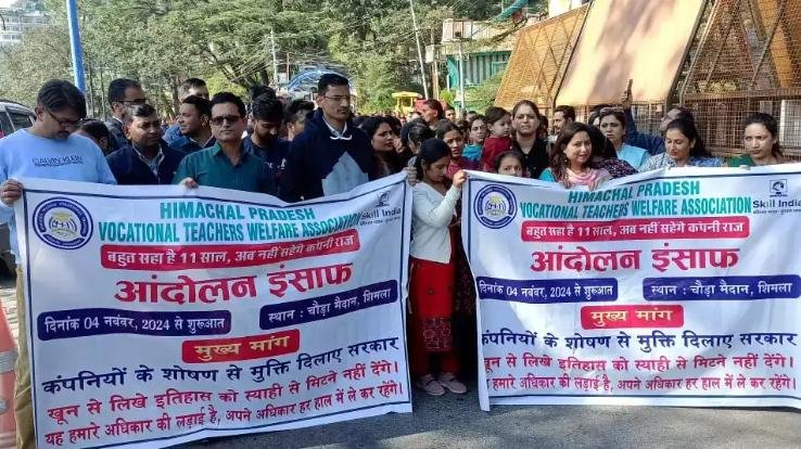 Demonstration of vocational teachers in Shimla, front opened against outsourced companies