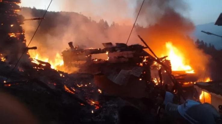 Massive fire in Seri village of Shimla, many houses reduced to ashes, cow burnt alive