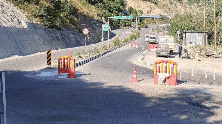 Mandi: Pandoh bypass work halted due to land subsidence at Kainchi Mod