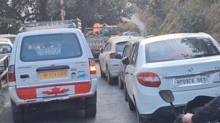 Traffic system in Shimla is bad, school children getting stuck in traffic, know the whole matter